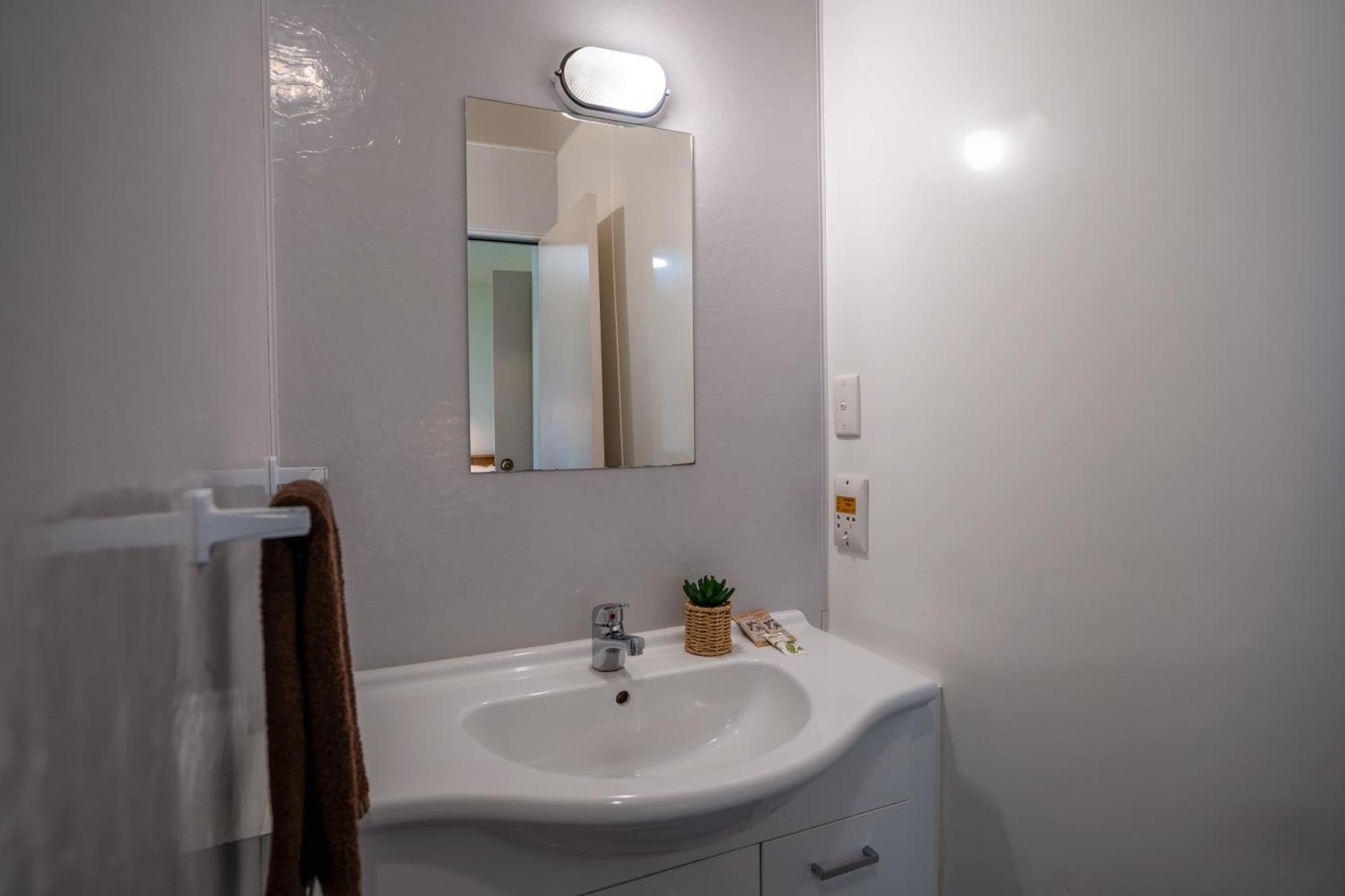 Colonial On Gladstone Motel Gisborne Ngoại thất bức ảnh
