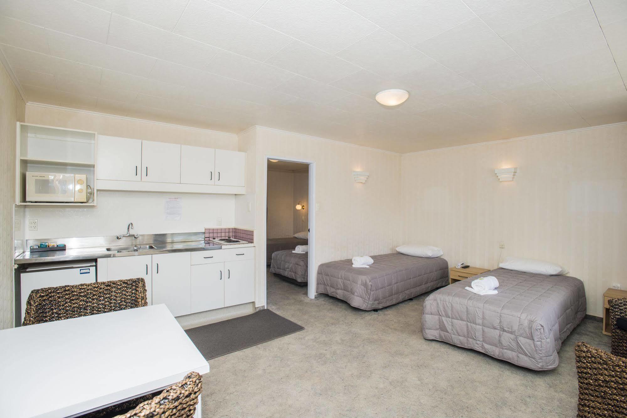 Colonial On Gladstone Motel Gisborne Ngoại thất bức ảnh