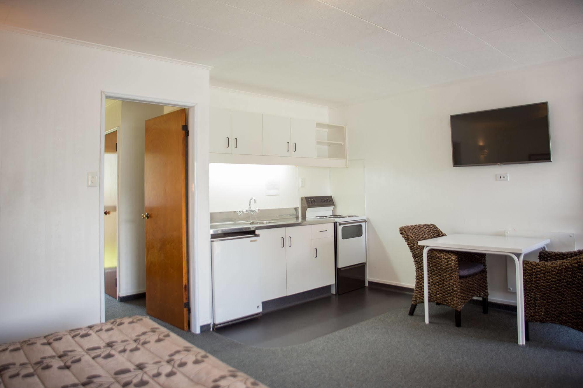 Colonial On Gladstone Motel Gisborne Ngoại thất bức ảnh